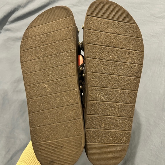 EUC Cushionaire Studded Leather Slide Sandals, Size 9 - Picture 4 of 4